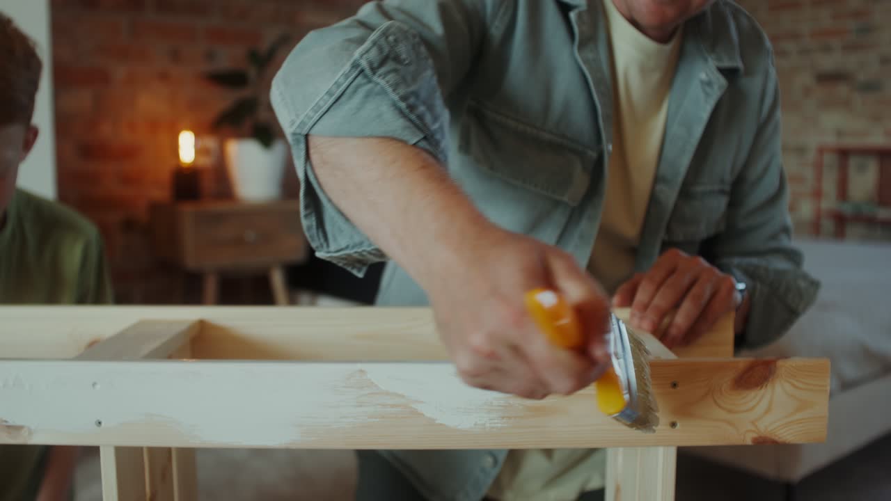 Verniciare mobili in legno