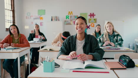 Student,-Bildung-Und-Lachen-Im-Klassenzimmer