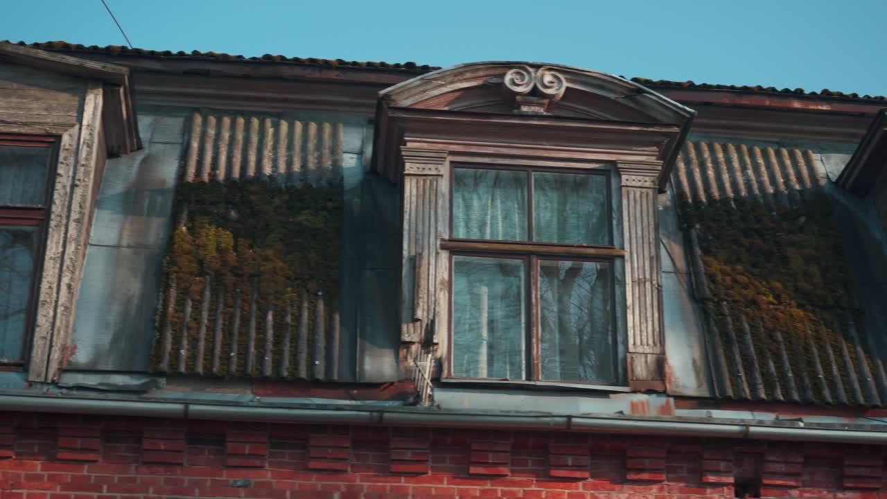 오래된 붉은 벽돌집, 라트비아의 카트바리 매너