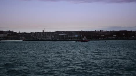 Die-Letzten-Boote,-Die-Für-Die-Nacht-In-Den-Hafen-Einlaufen