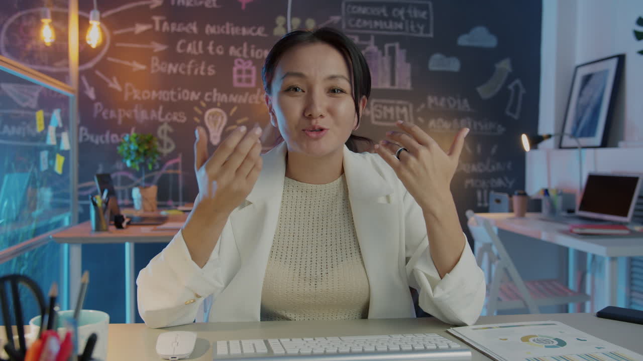 프레젠테이션 을 하는 사업가