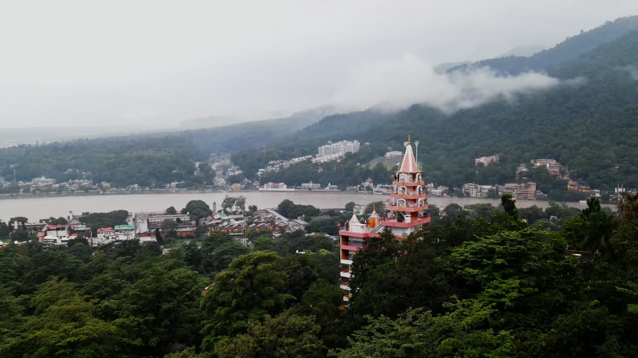 Vista aérea del Templo Bhootnath en Rishikesh, Uttarakhand