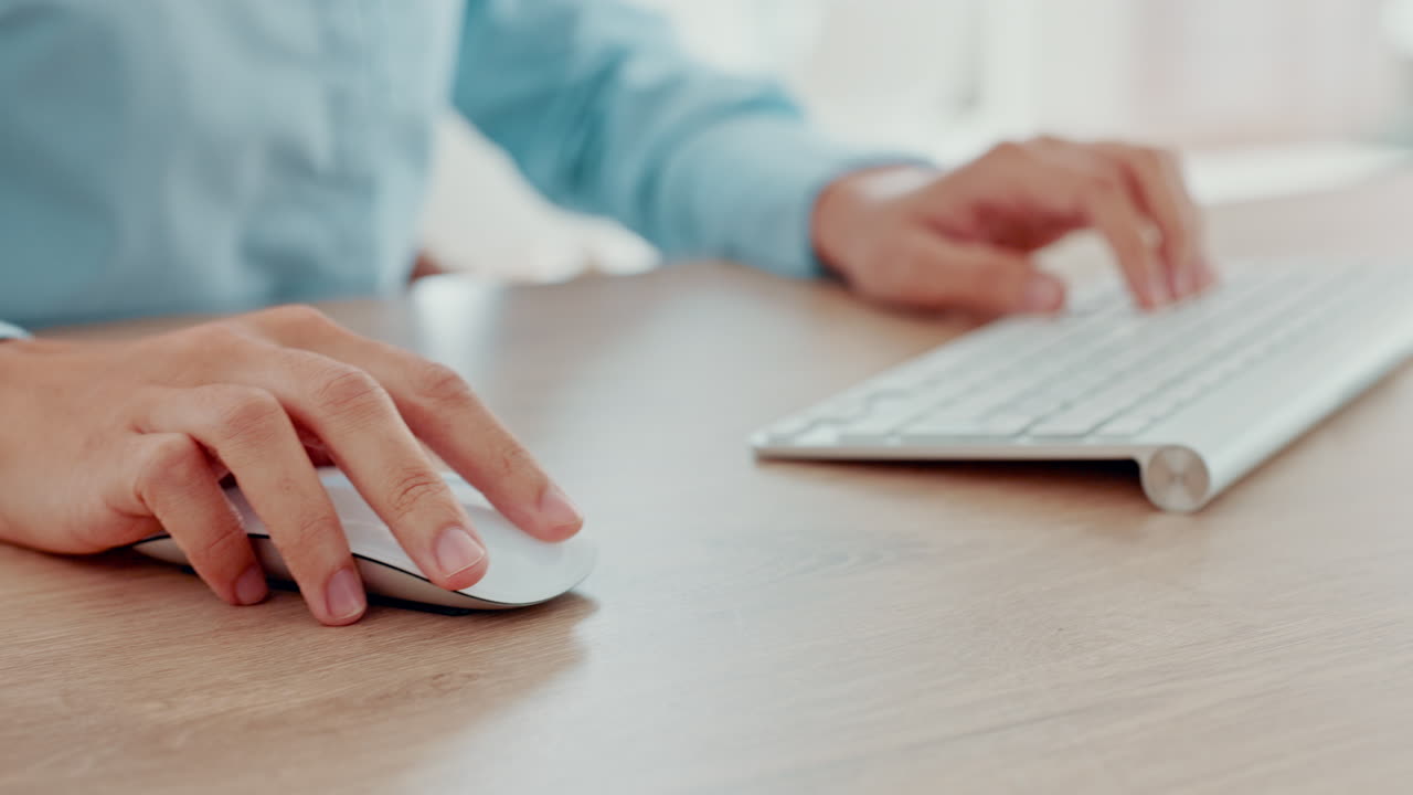 manos de negocios, escribiendo correo electrónico