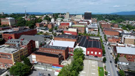 Empuje-Lento-Hacia-El-Horizonte-De-Lynchburg-Virginia