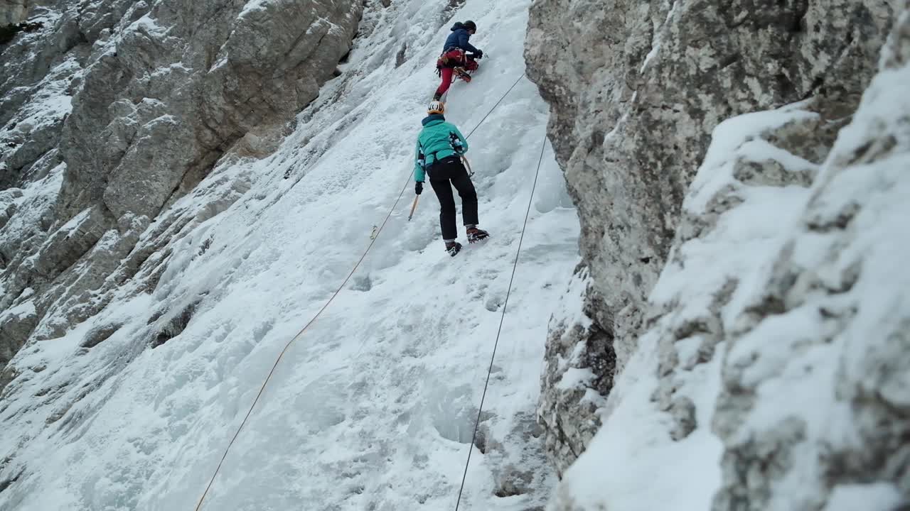 escalada en hielo en eslovenia en los alpes julianos y el parque nacional triglav