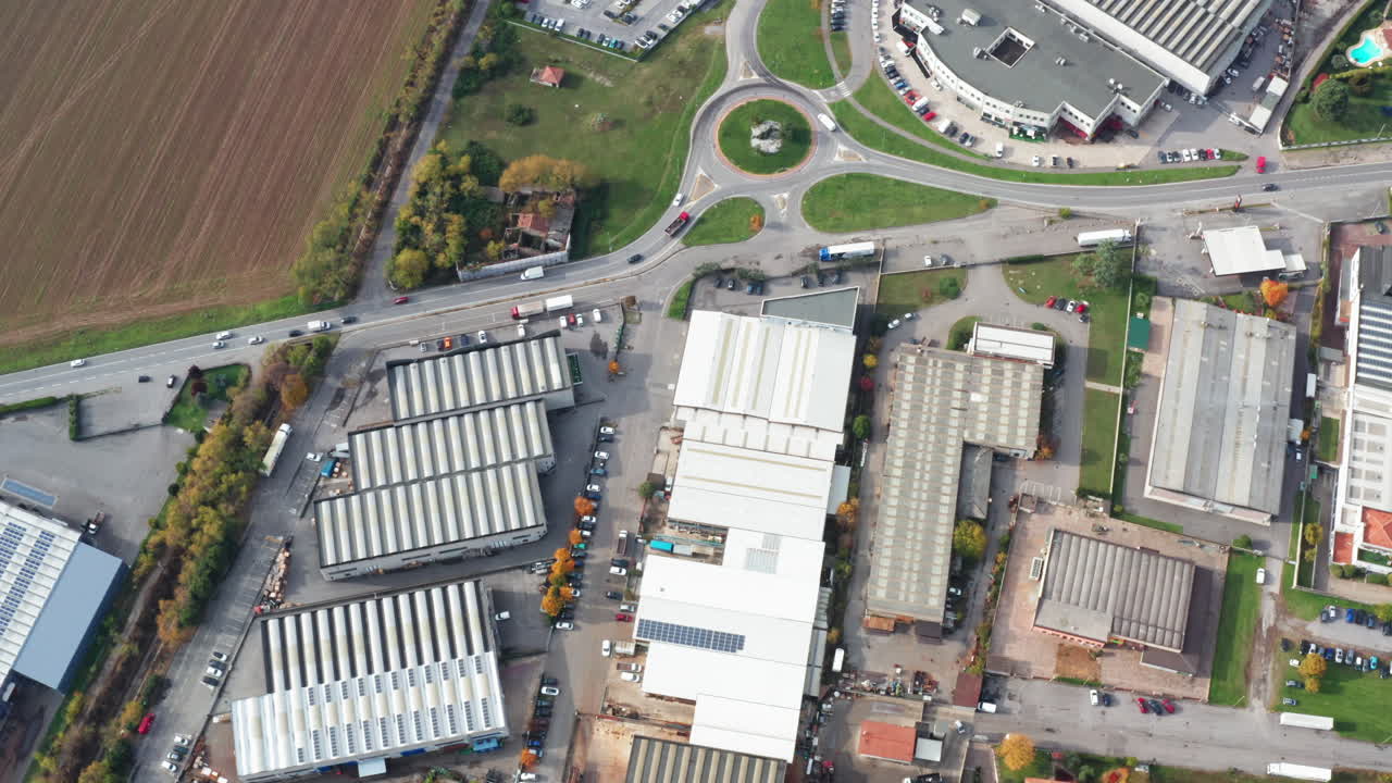 vista aérea de arriba hacia abajo de la zona industrial