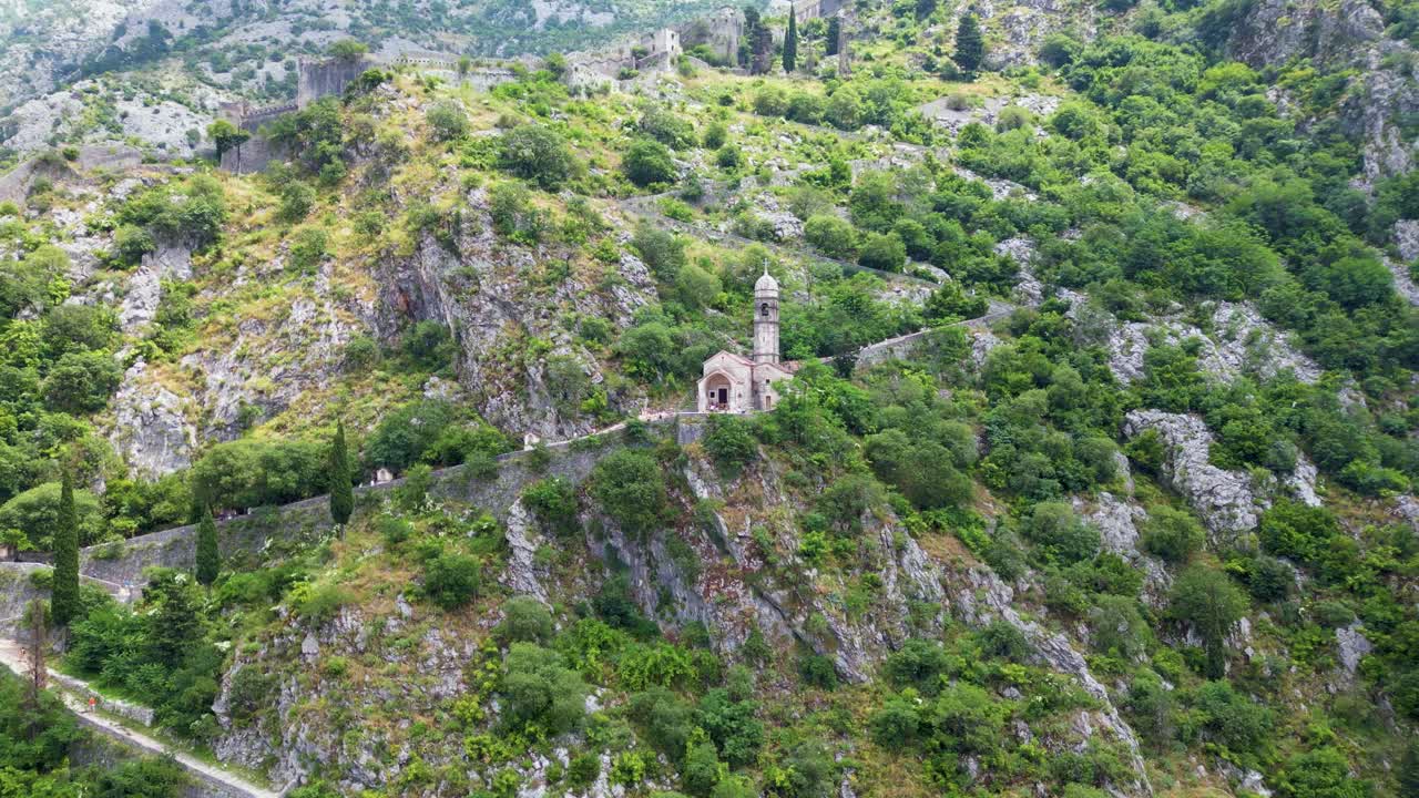 코토르, 몬테네그로 의 중세 요새 인 치료 의 성모 교회
