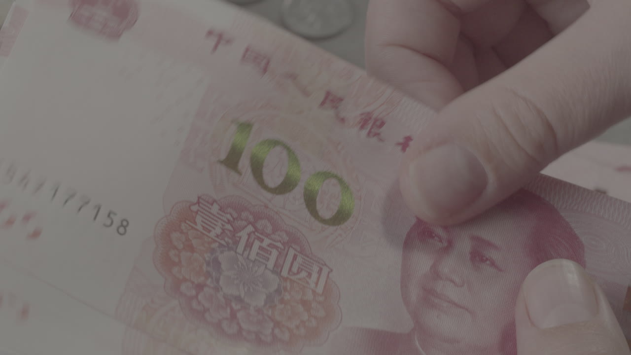 Handling Chinese Yuan Banknotes and Coins