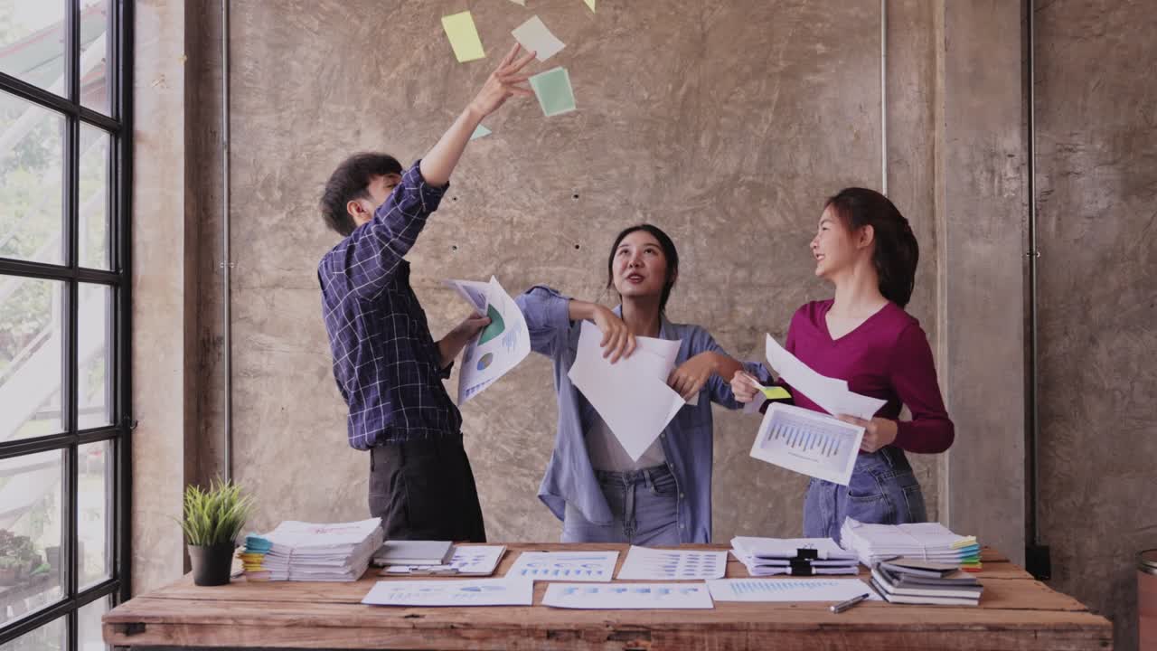 Young businessman excited about achieving sales goals. standing and dancing happily