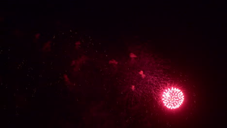 festividades marcadas con una deslumbrante exhibición de colorido espectáculo pirotécnico