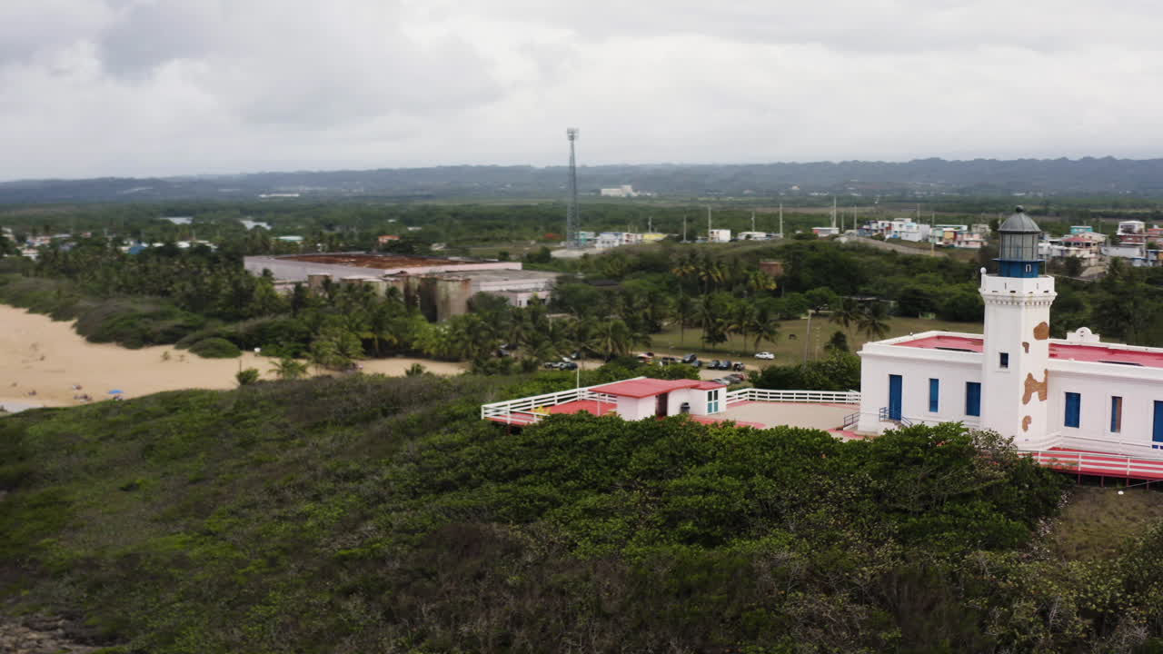 faro de arecibo y parque histórico y playa la poza del obispo en puerto rico