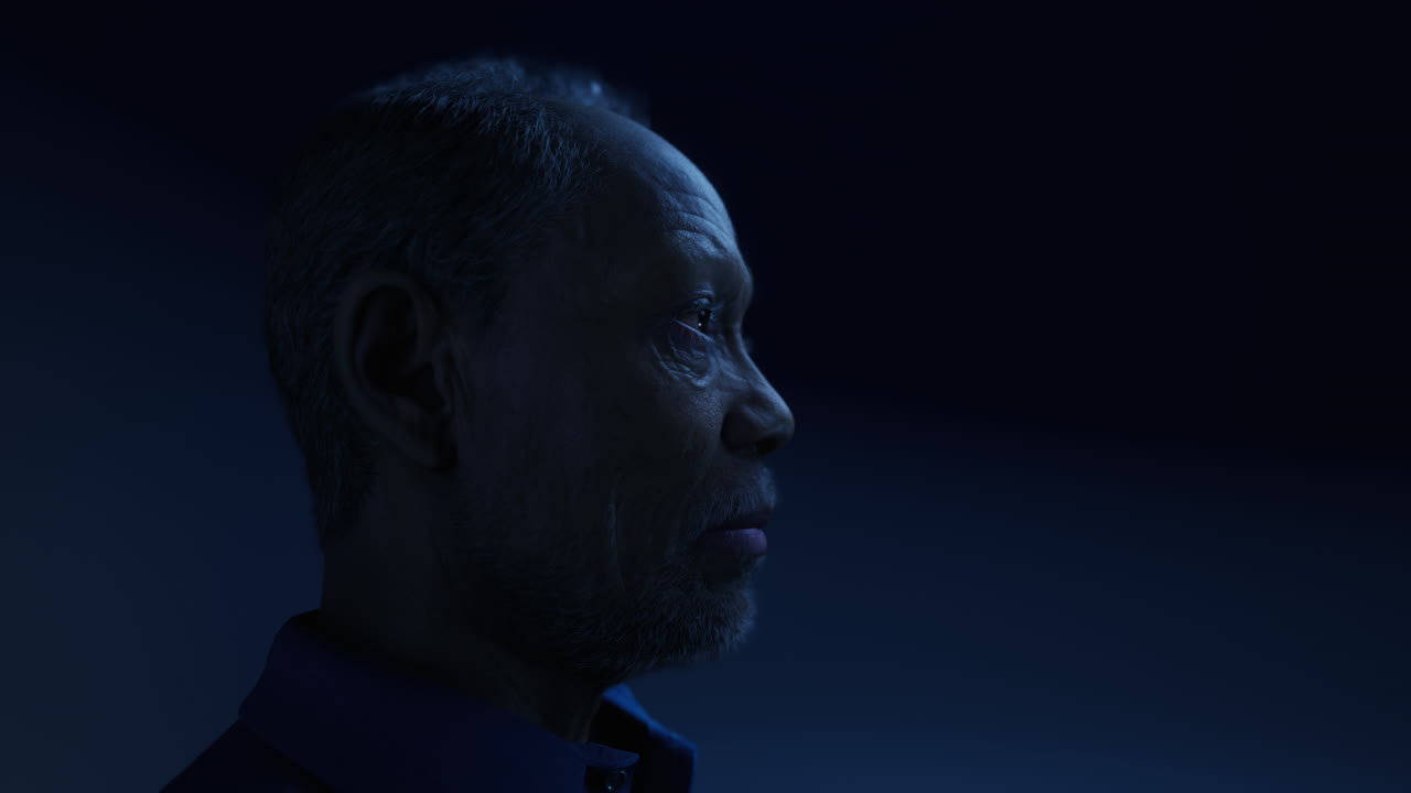 retrato de estudio de un apuesto hombre negro africano