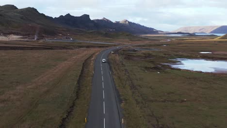 Car-travels-on-valley-road-with-amazing-panoramic-landscape-on-Reykjanes-Peninsula,-aerial