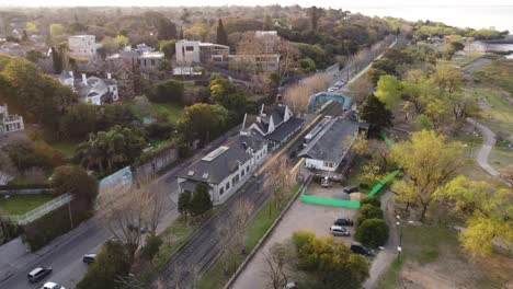 Simple-metro-train-suburbs-Vicente-Lopez-Buenos-Aires