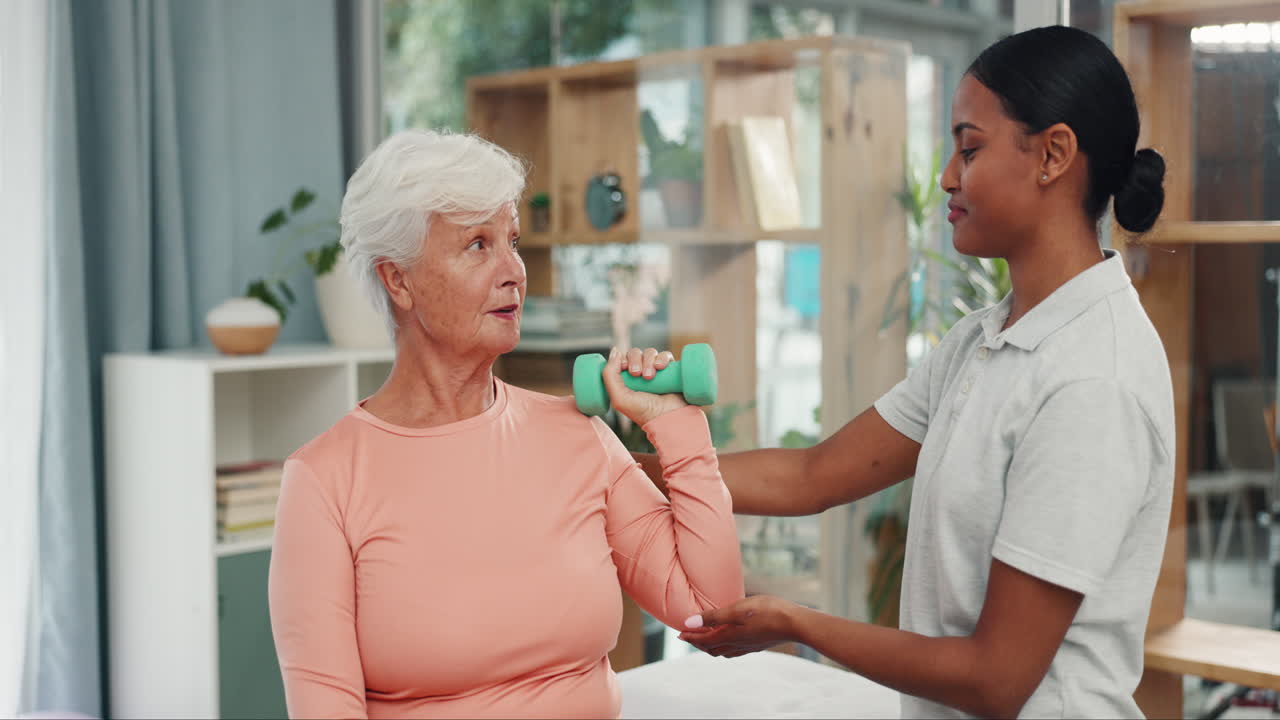 ⁇ 은 여자, 카이로프랙터와 물리 치료