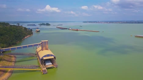 Soybean-transfer-station-to-fill-river-barges-with