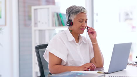 Talking-business-woman,-laptop