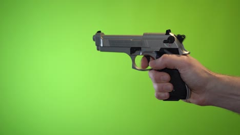 pantalla verde tecla de croma carga manual y disparo de balas de fogueo pistola beretta sin fuego real