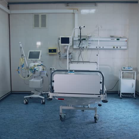 Empty intensive care room. Modern hospital room with bed and medical equipment in the intensive care unit
