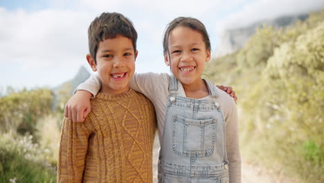 Face-of-happy-kids,-brother-and-sister-in-nature