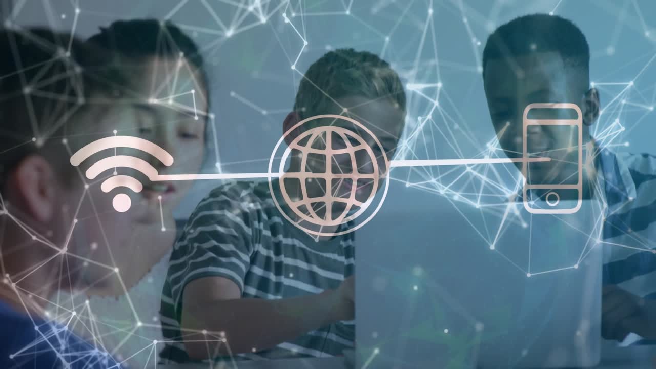Teenagedreng taster på bærbar computer, aktiverer animeret netværksoverlejring, mens studerende samarbejder om forskning