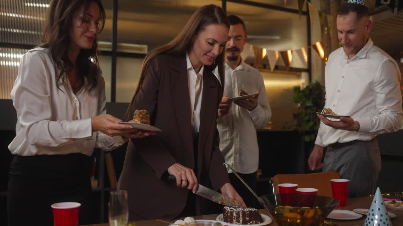 celebración de cumpleaños de la oficina