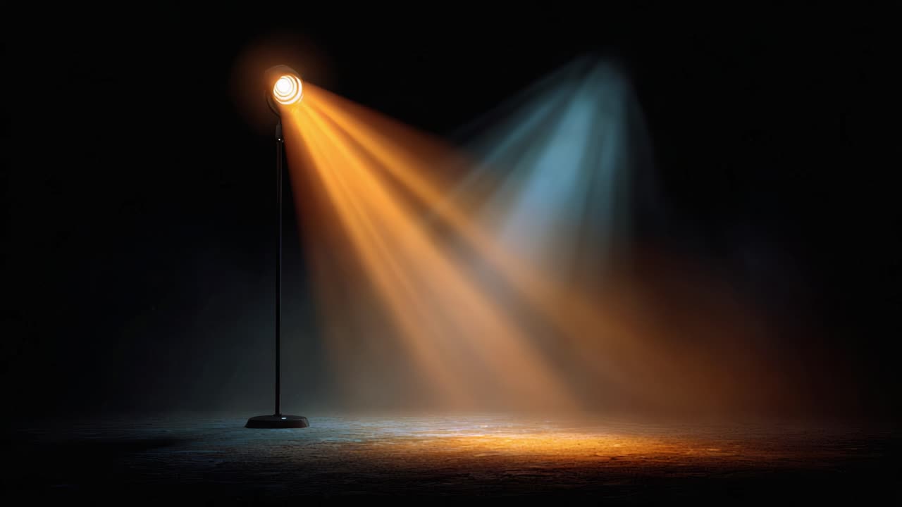 Efek Pencahayaan Dramatis dengan Lampu Sorot yang Memancarkan Sinar Oranye dan Biru di Lingkungan Gelap, Menciptakan Suasana Teatrikal yang Penuh Misteri dan Intrik