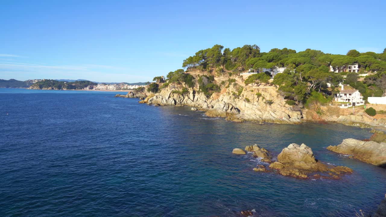 playa roca paraíso lloret de mar lloret de mar camino costero vistas a la playa mediterráneo azul turquesa cala ibiza mallorca