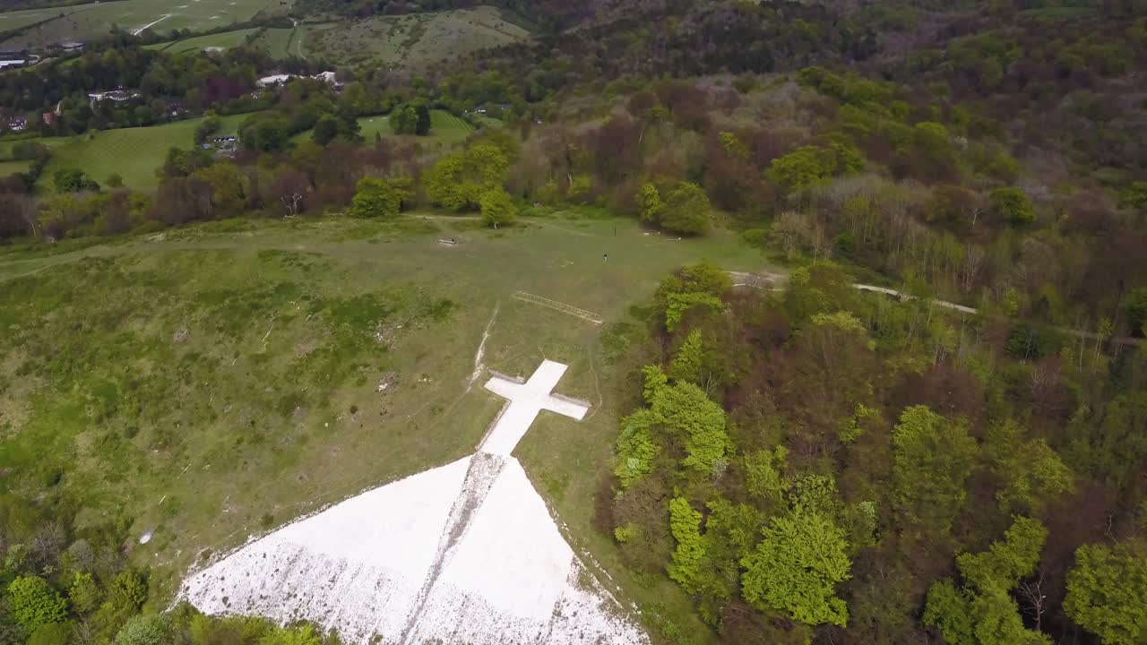 칠턴힐과 화이트리프 크로스의 항공 영상