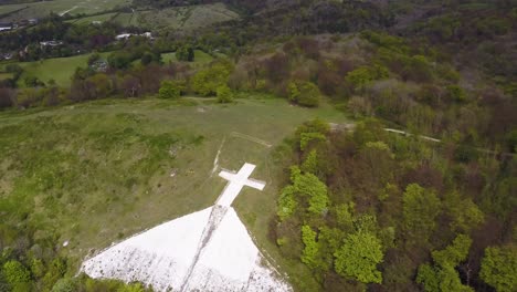 Imágenes-Aéreas-De-Las-Colinas-De-Chiltern-Y-La-Cruz-De-Hoja-Blanca