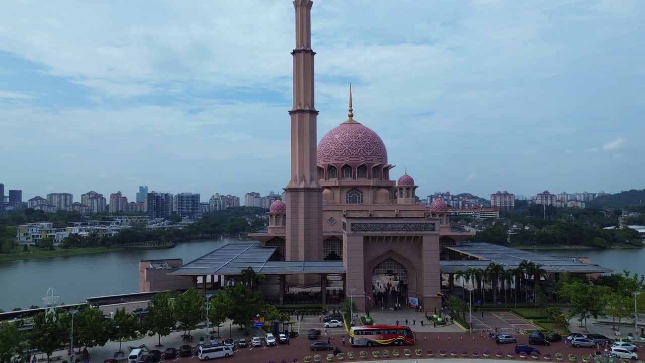 Masjid Putra Pink Mosque Putrajaya Malaysia islámské umění budova exteriér, letecký dron