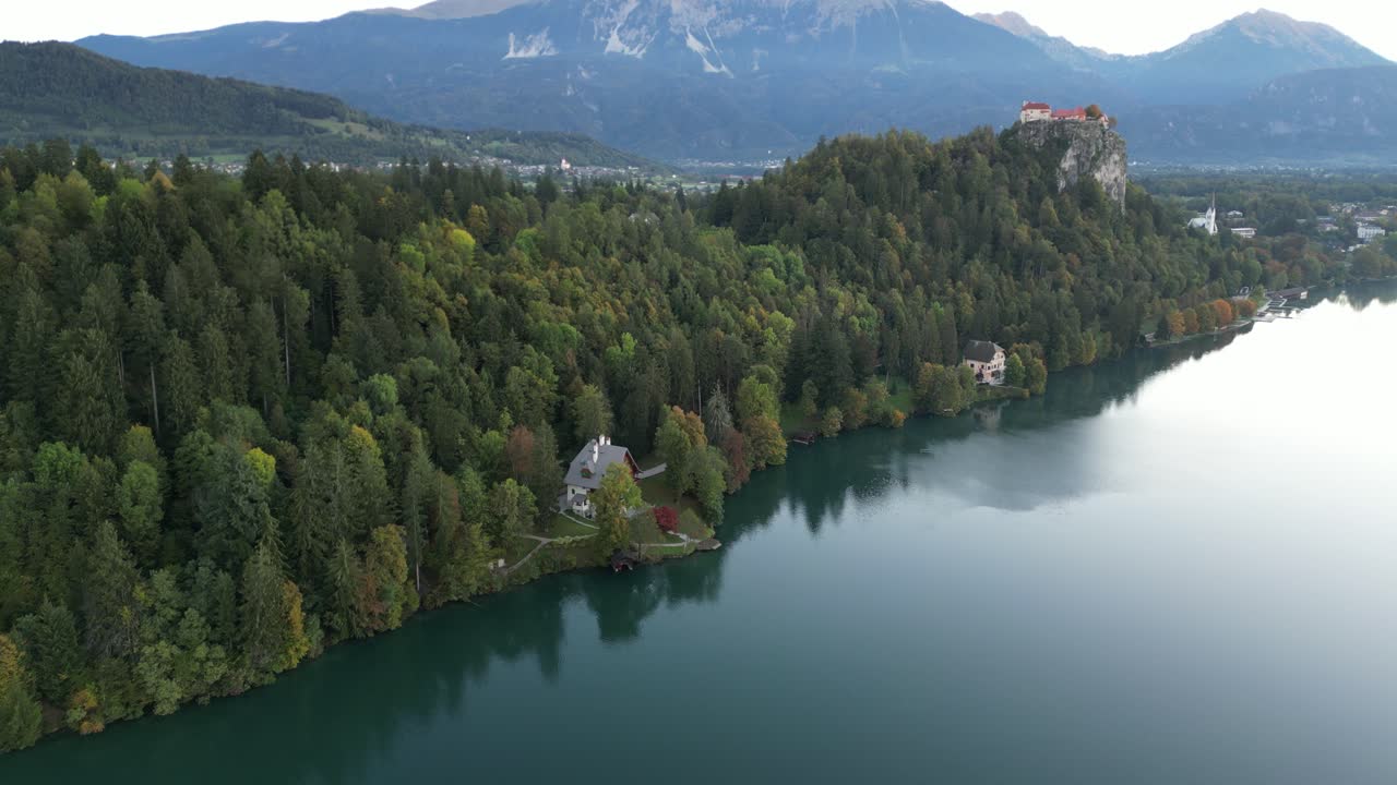 Scene autunnali all'alba al Lago di Bled
