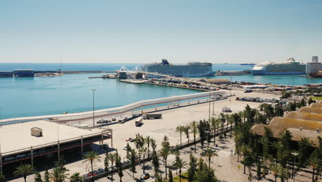 Blick-Von-Oben-Auf-Den-Geschäftigen-Hafen-Von-Barcelona