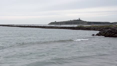 Panorama-view-of-the-jetty,-boats-and-the-Pillar-Point,-California