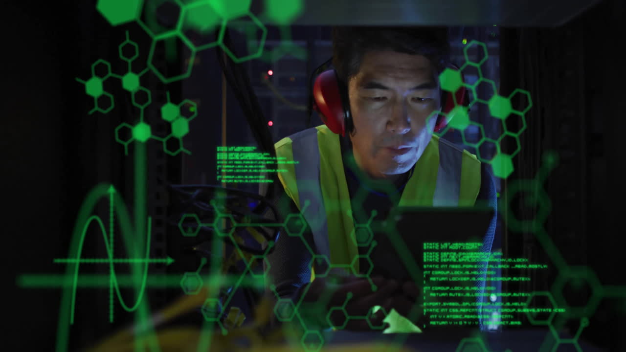 서버 에 있는 아시아 남성 노동자에 대한 뇌로 데이터 처리의 애니메이션