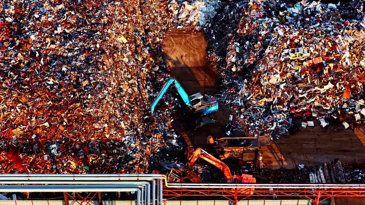 Scrap metal yard vehicle end of life recycling facility Fuchs MHL 860 material handler machine