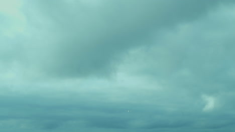 el avión está subiendo.