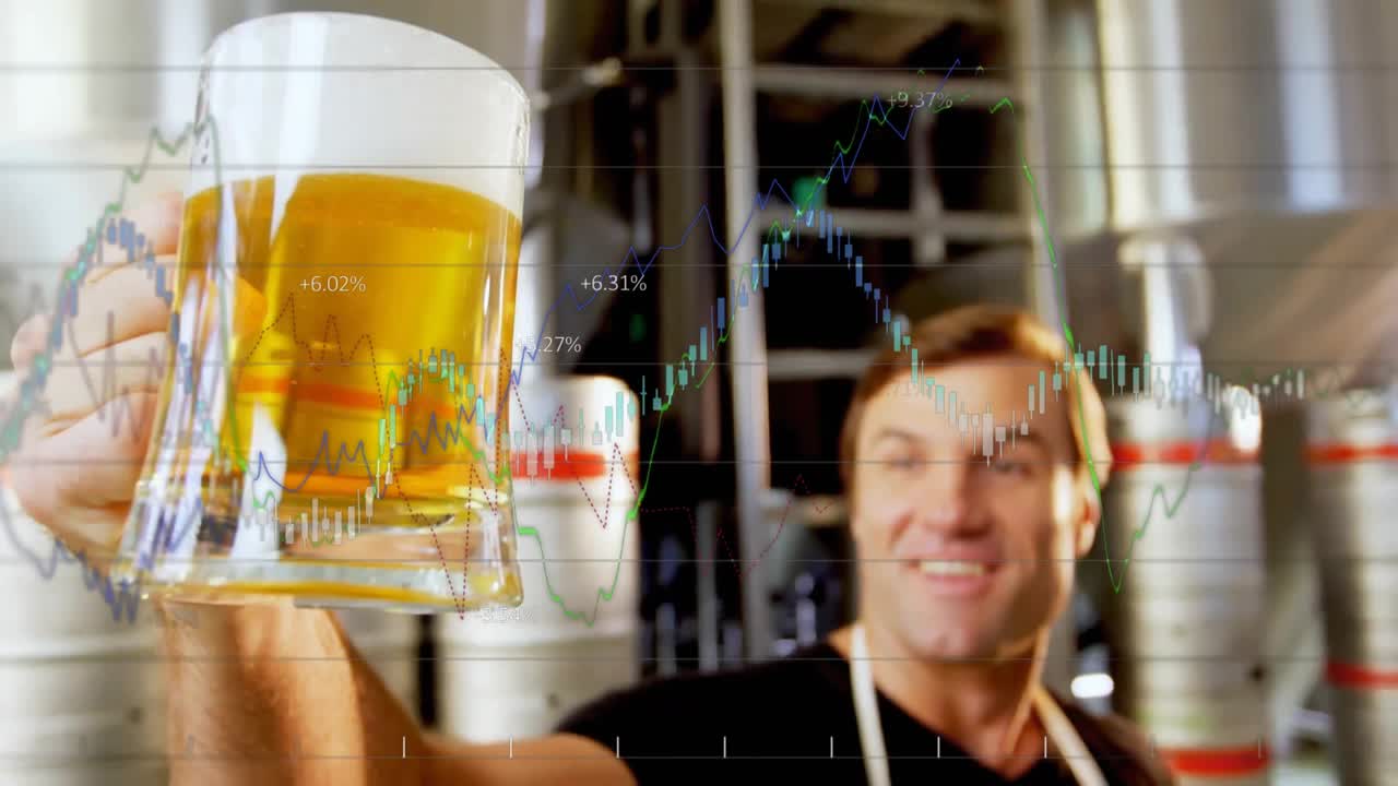 Die Kamera fährt zurück und enthüllt einen Brauereibrauer, der einen Krug schüttelt und steigende Verkaufsdiagramme hervorhebt.