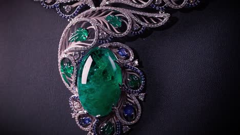 luxurious emerald and diamond necklace