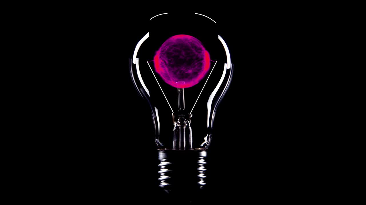검은 바탕에 다채로운 플라즈마로 가득 찬 전구