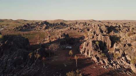 Reveal-Caravan-at-Kimberley-Australia,-Flying-Towards-Camper,-Descending-Aerial