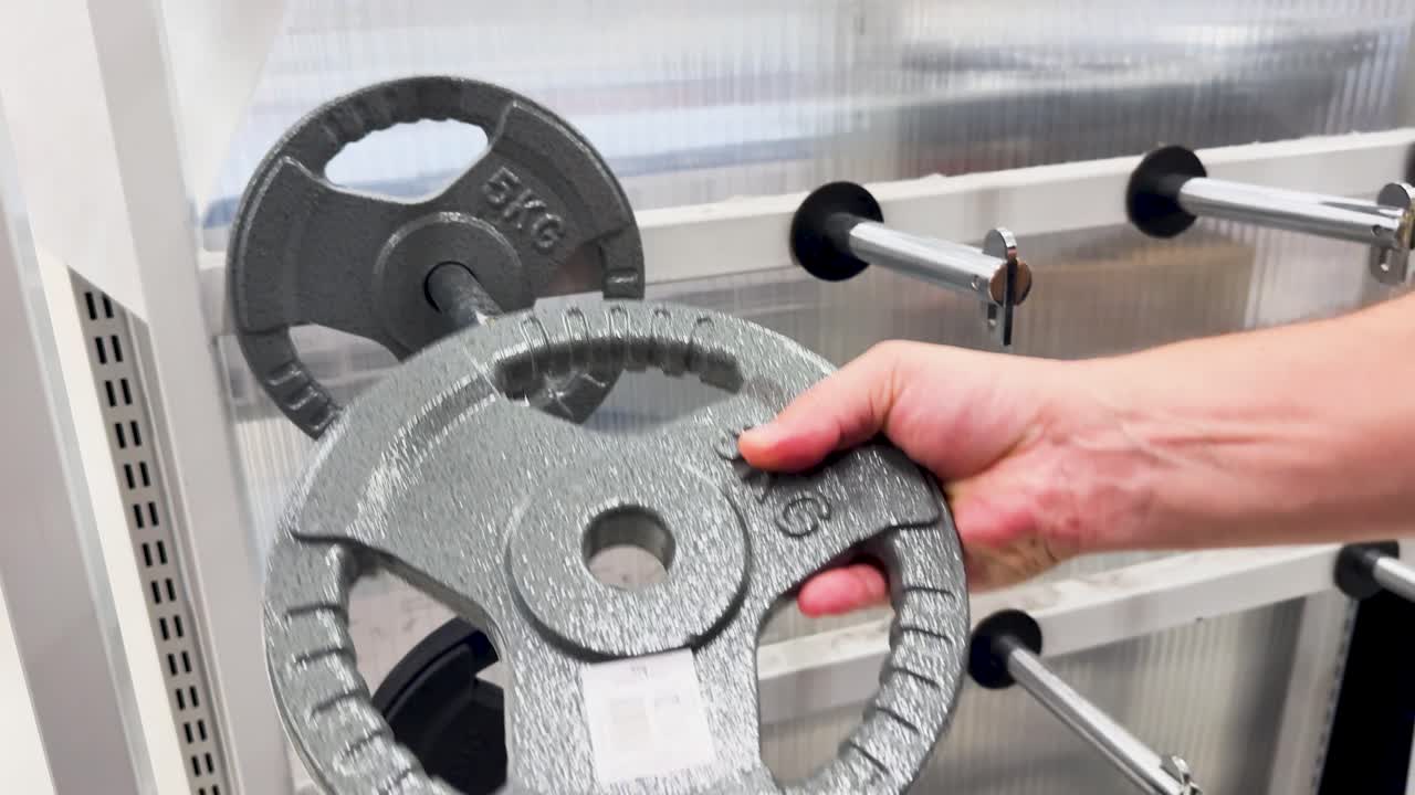 랙 에서 무게 를 선택 하는 사람