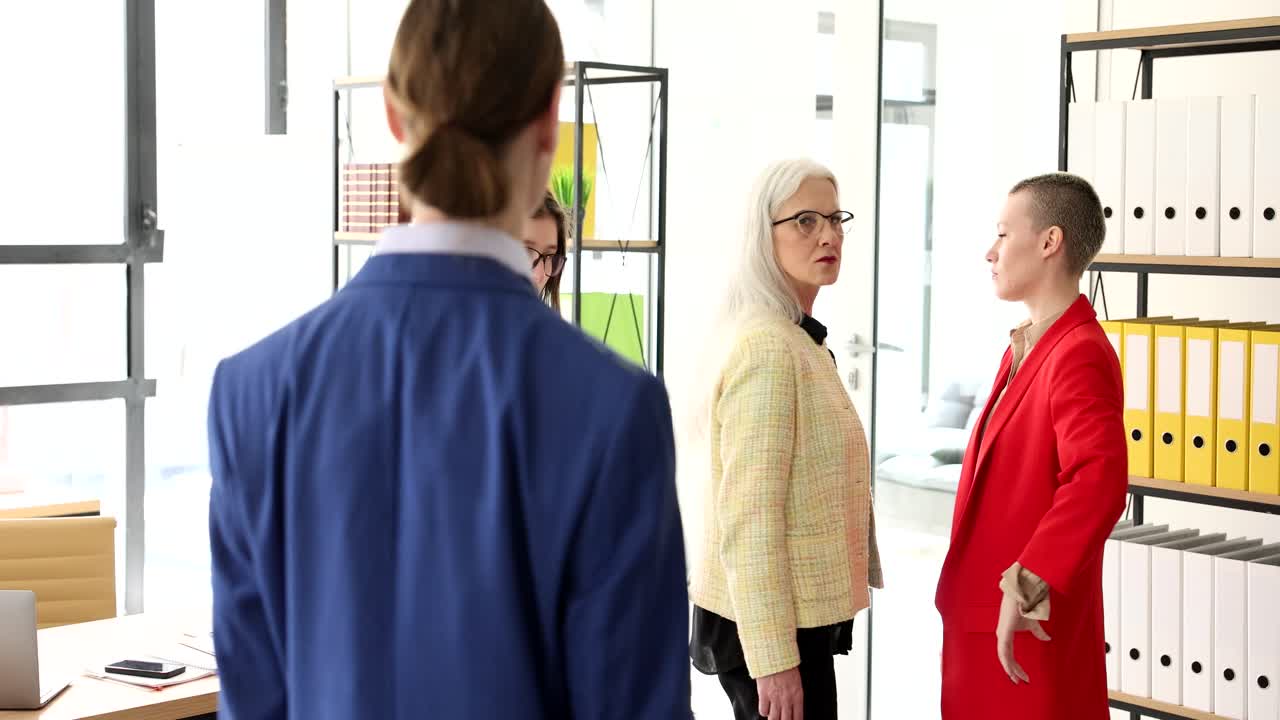 사무실에서 기업들