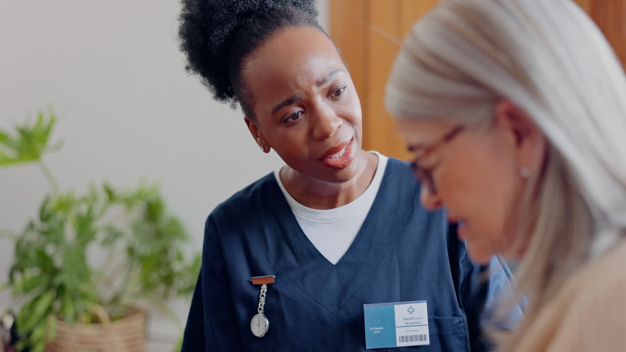enfermera, mujer de edad avanzada
