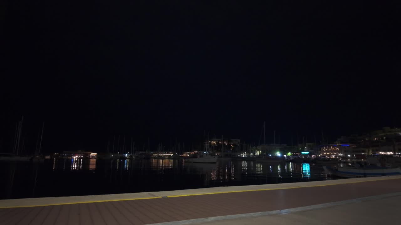 마리나 항구 밤 피레아스 아테네 그리스, 조용한 지중해 바물 빛 반사
