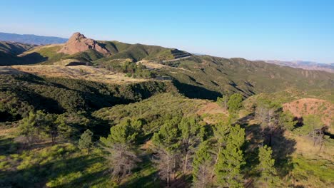 Imágenes-De-Drones-Tomadas-Cerca-De-Lake-Hughes-Road-En-Castaic,-California