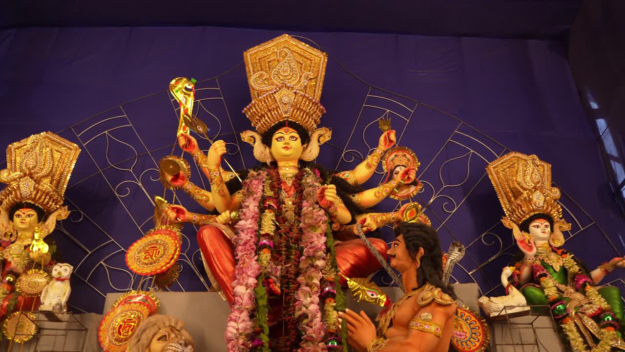 The biggest festival of West Bengal is Durga Puja with the idol of Durga Thakur. Durgapujo in West Bengal is famous all over the world. It is especially popular among Hindus