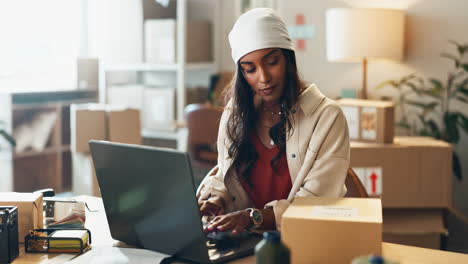 Trabajo-Desde-Casa,-Mujer-Y-Logística-De-Pedidos