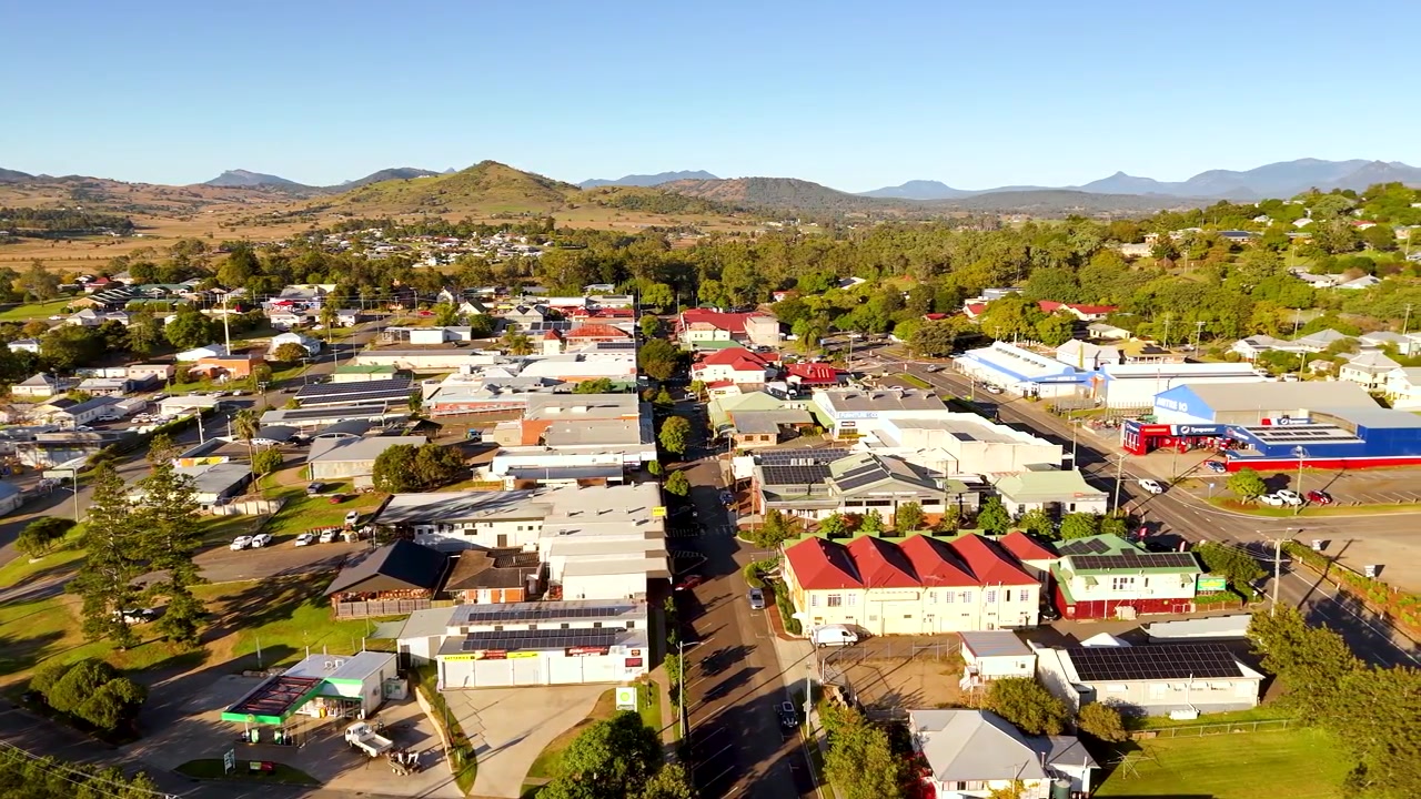 Rekaman drone Boonah di pagi hari di Scenic Rim, Queensland.