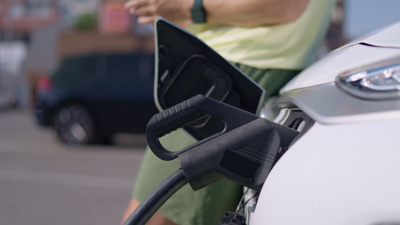 зарядка электрического автомобиля